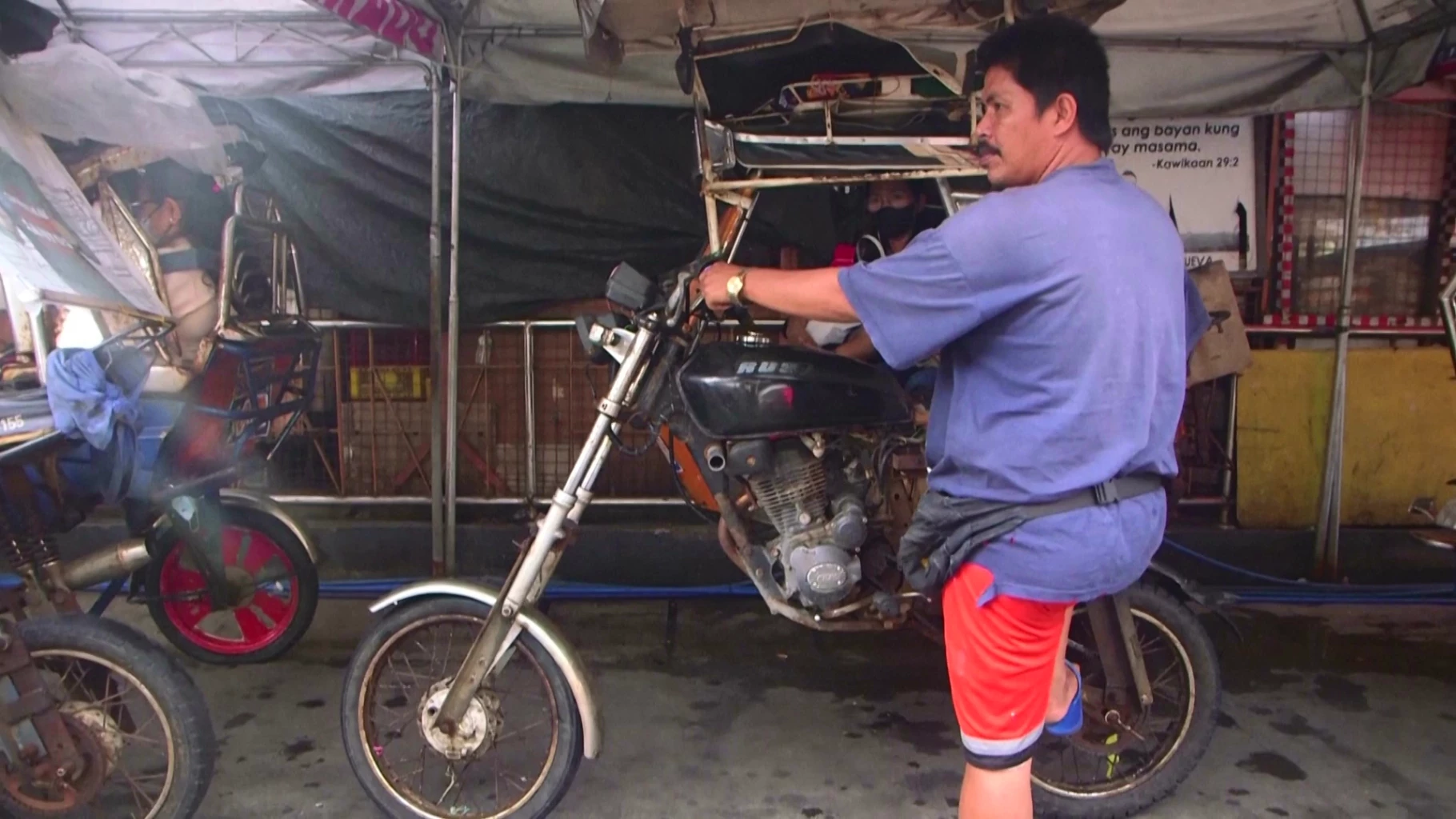 Philippine locals ride high and dry as taxis find ingenious flood solution
