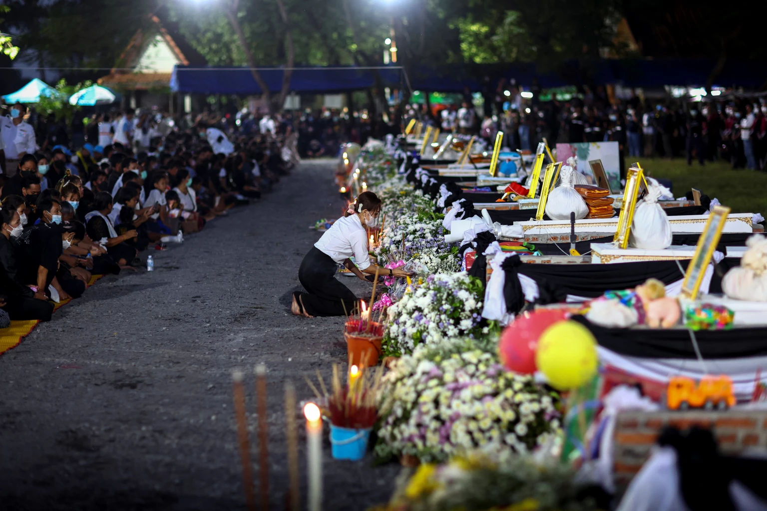 Thai massacre victims 'sent to heaven' in mass cremation
