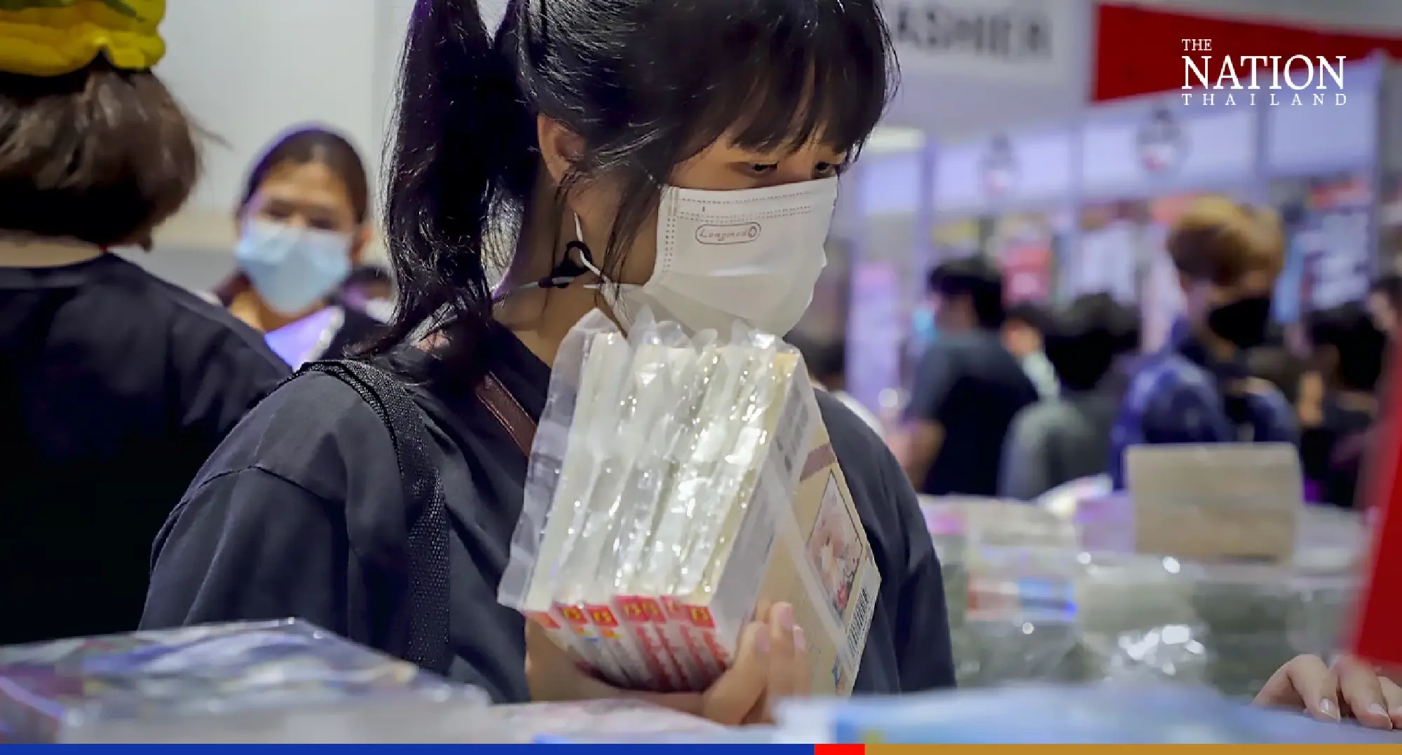 Avid readers queue for hours on first day of book fair
