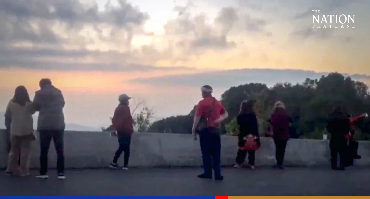 Doi Inthanon sees 10C temperature for 2nd day, thick fog envelopes Loei