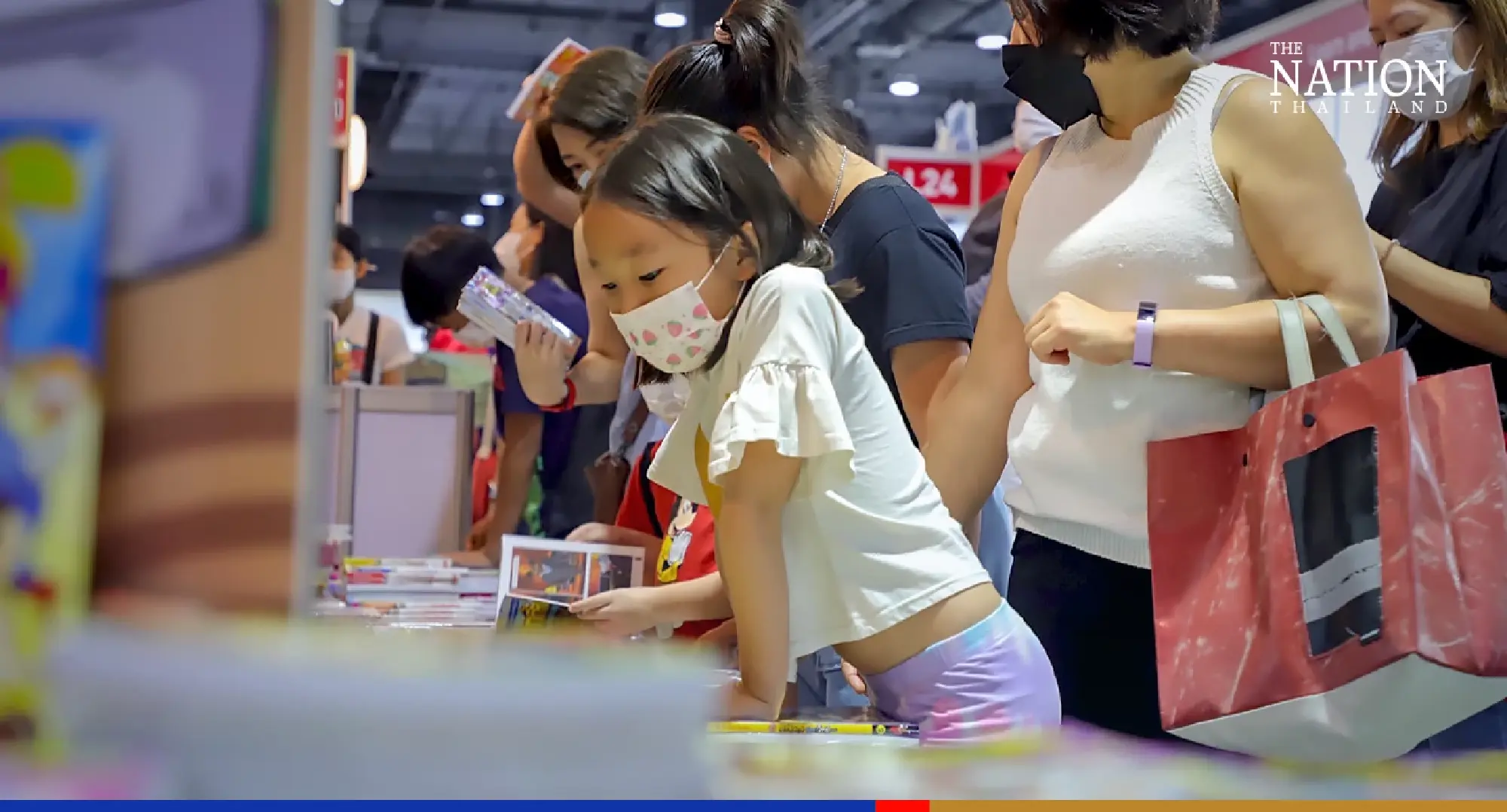 Avid readers queue for hours on first day of book fair