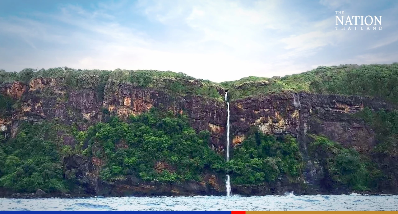 Rare twin waterfalls on Krabi's scenic Koh Rok spring to life, delighting tourists