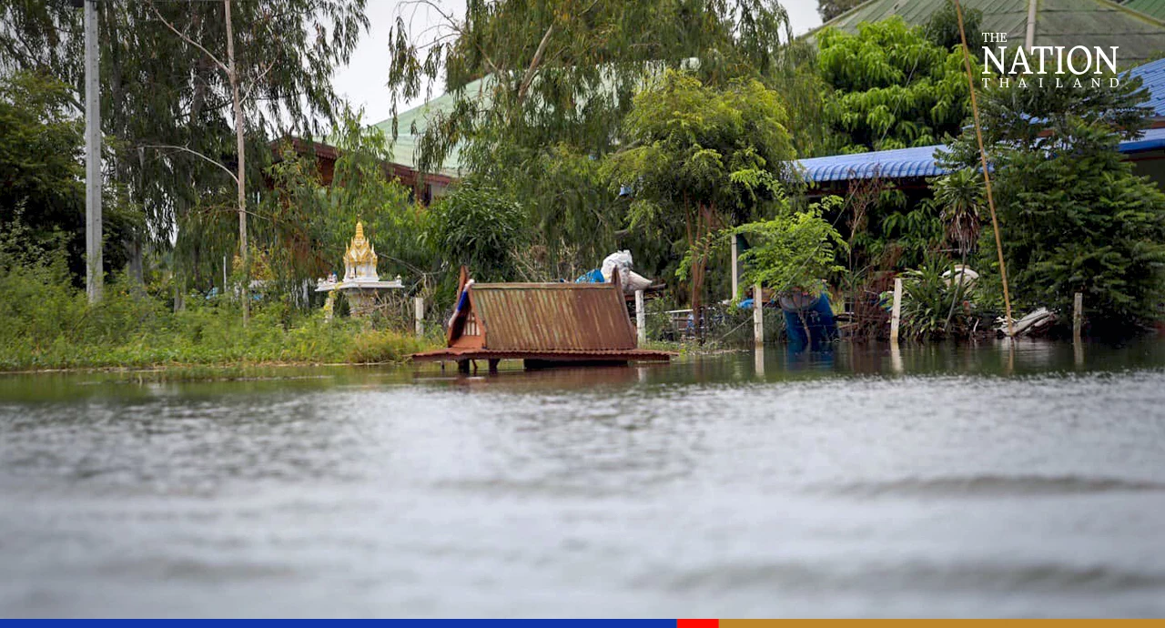 Floods will last for at least 3 more weeks in Central Thailand, says NWCC