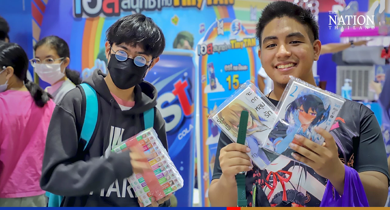 Avid readers queue for hours on first day of book fair