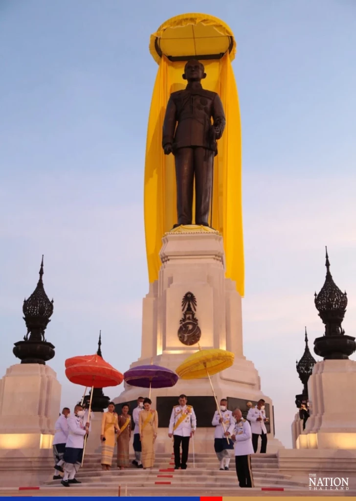 King and Queen visit Bangkok’s new public park to unveil King Rama IX statue