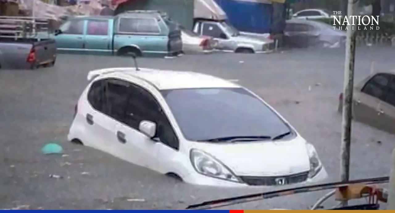Monday’s marathon downpour brings more flood misery for Bangkokians
