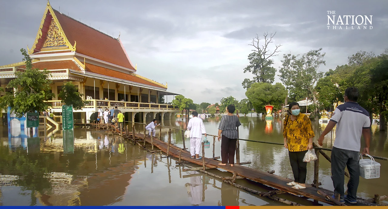 Ayutthaya residents brave floods to make merit at end of rains retreat