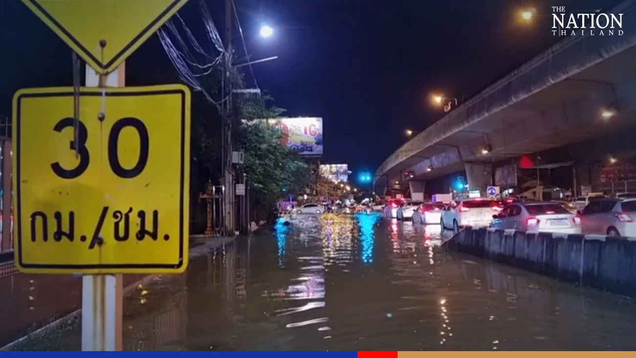 Nonthaburi levees cave in as runoffs burst Chao Phraya’s banks, causing metre-high floods