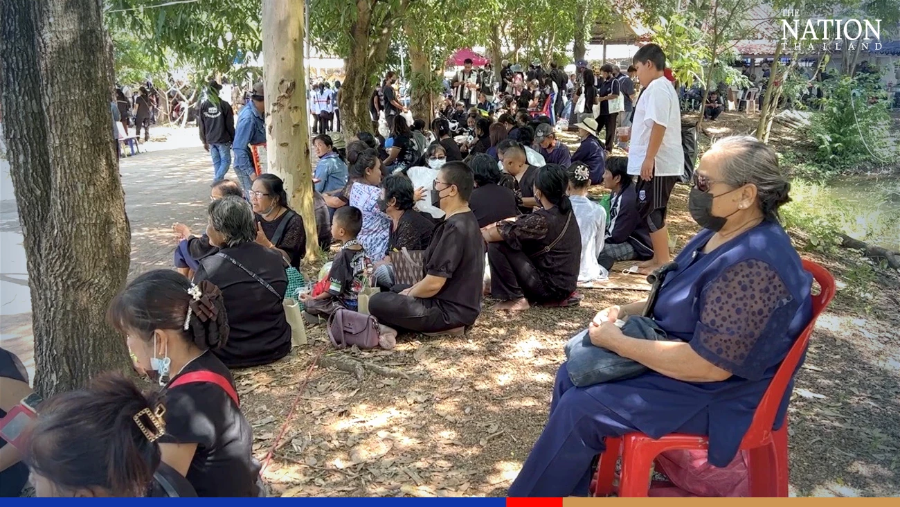 Wat Rat Samakkhi crowded for final farewell to child victims