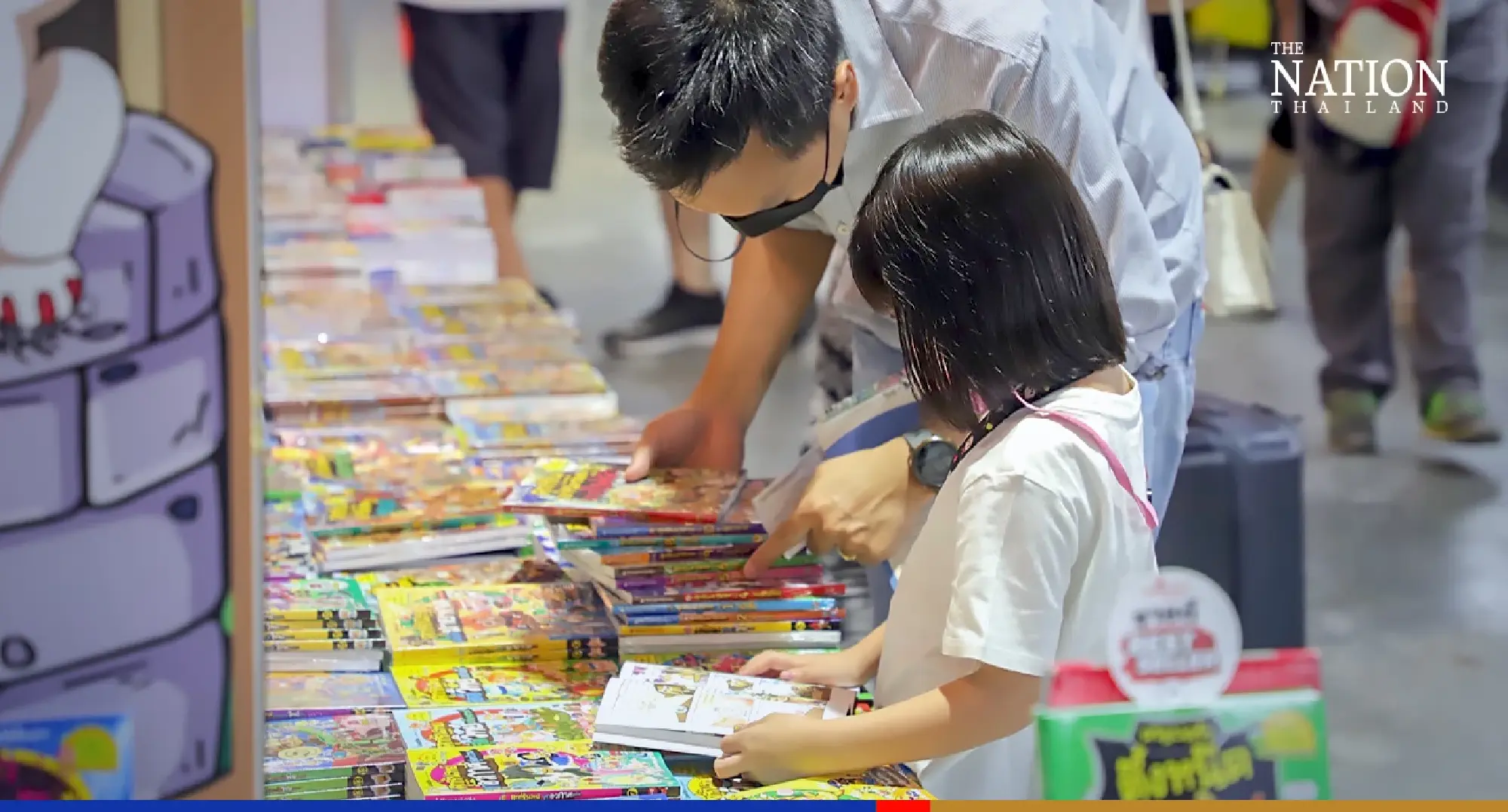 Avid readers queue for hours on first day of book fair