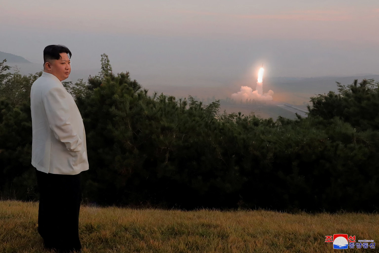 Kim Jong-un oversees N Korean 'tactical nuclear exercise'