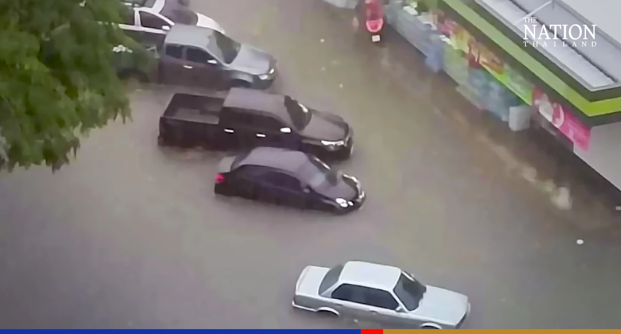 Monday’s marathon downpour brings more flood misery for Bangkokians