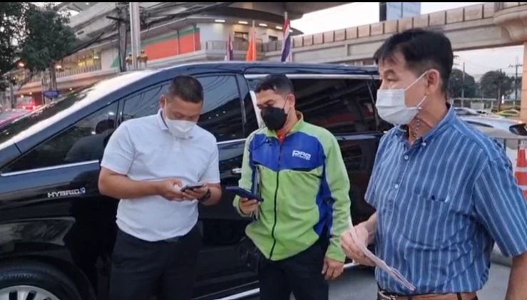 Dangers of driving: Bangkok motorist survives as T-shaped metal drops from up above