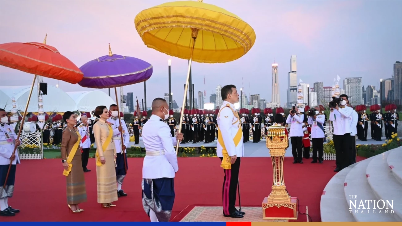 King and Queen visit Bangkok’s new public park to unveil King Rama IX statue