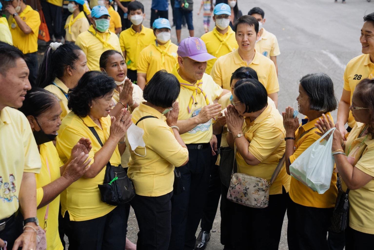 Minister Varawut, volunteers participate in activities to mark the National Annual Tree Care Day