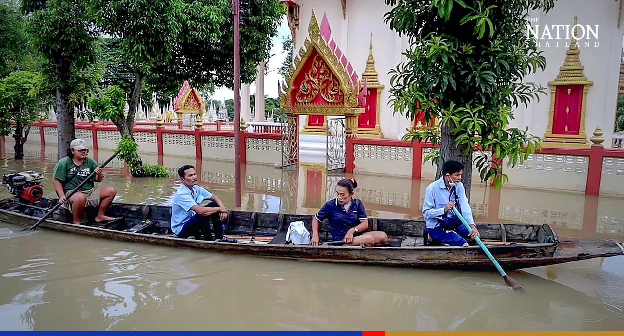 Ayutthaya residents brave floods to make merit at end of rains retreat