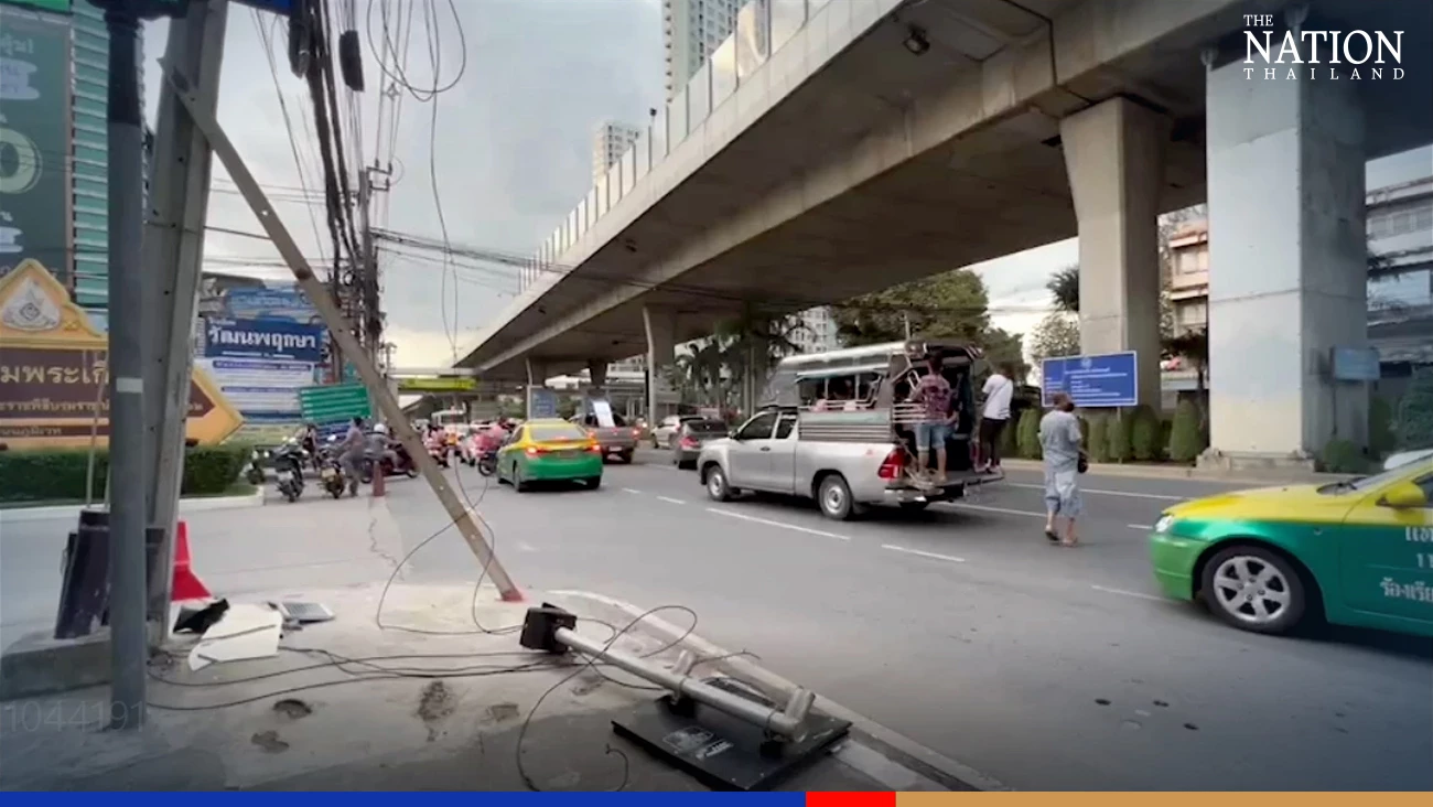Motorist escapes death by the skin of his teeth in Nonthaburi