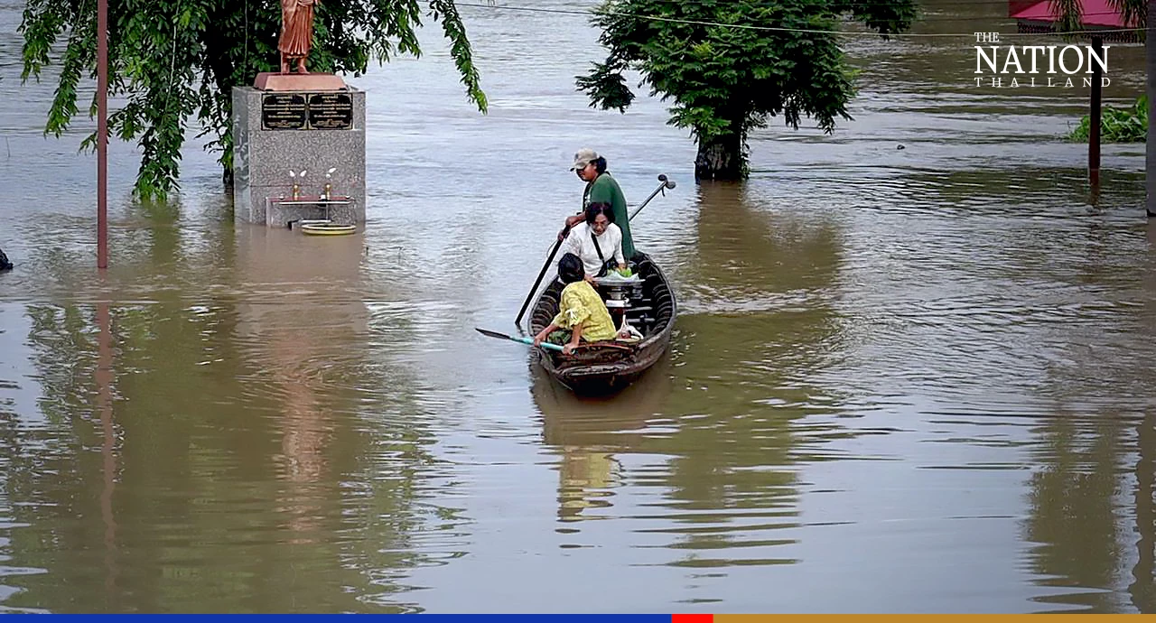 Ayutthaya residents brave floods to make merit at end of rains retreat