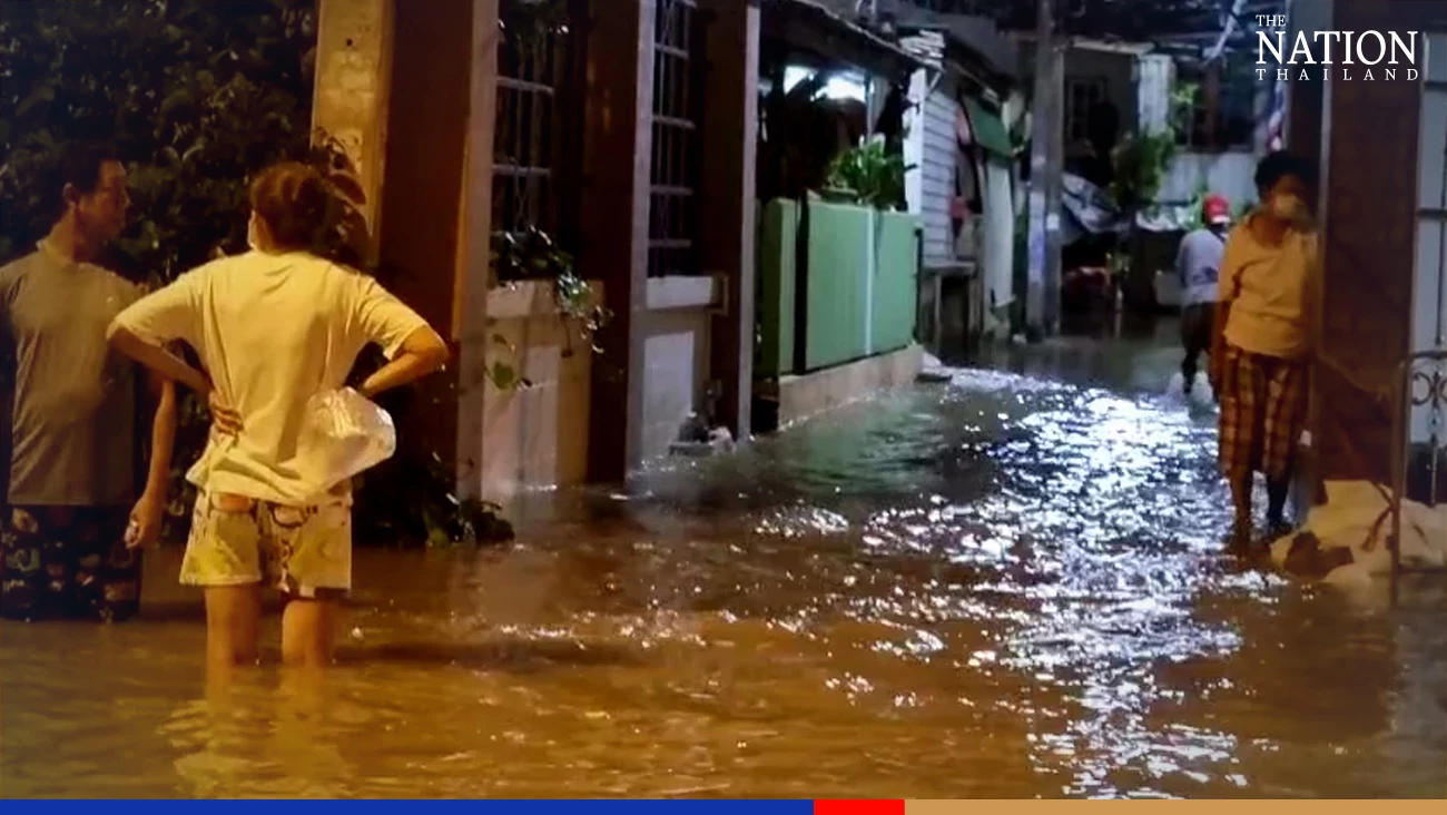 Nonthaburi levees cave in as runoffs burst Chao Phraya’s banks, causing metre-high floods