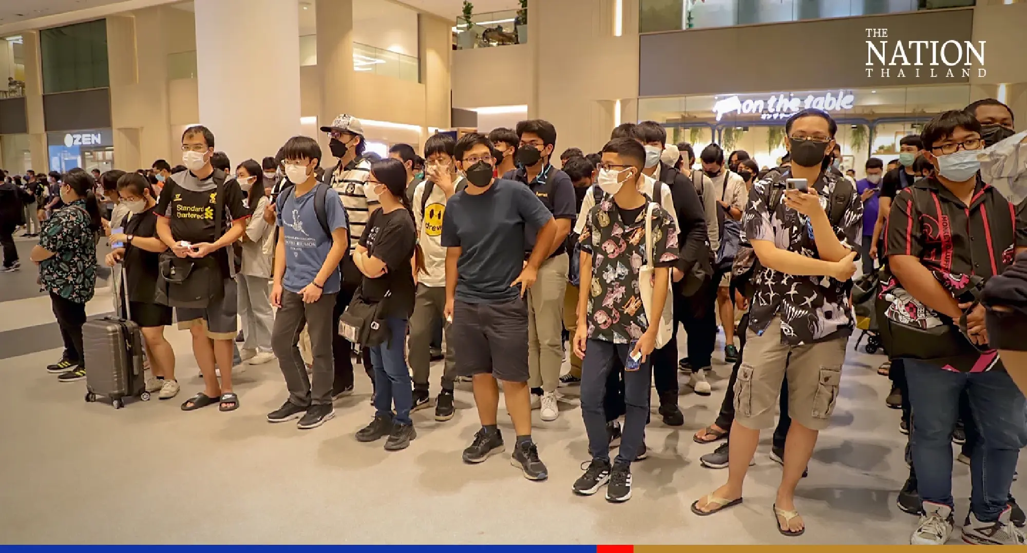 Avid readers queue for hours on first day of book fair