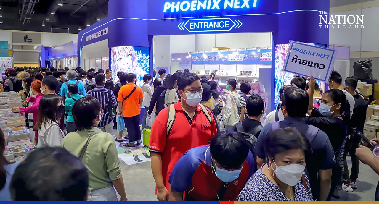 Avid readers queue for hours on first day of book fair