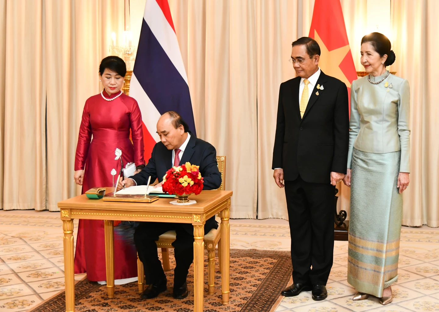 Thailand, Vietnam mark 10 yrs of strategic partnership as President Phuc meets Prayut