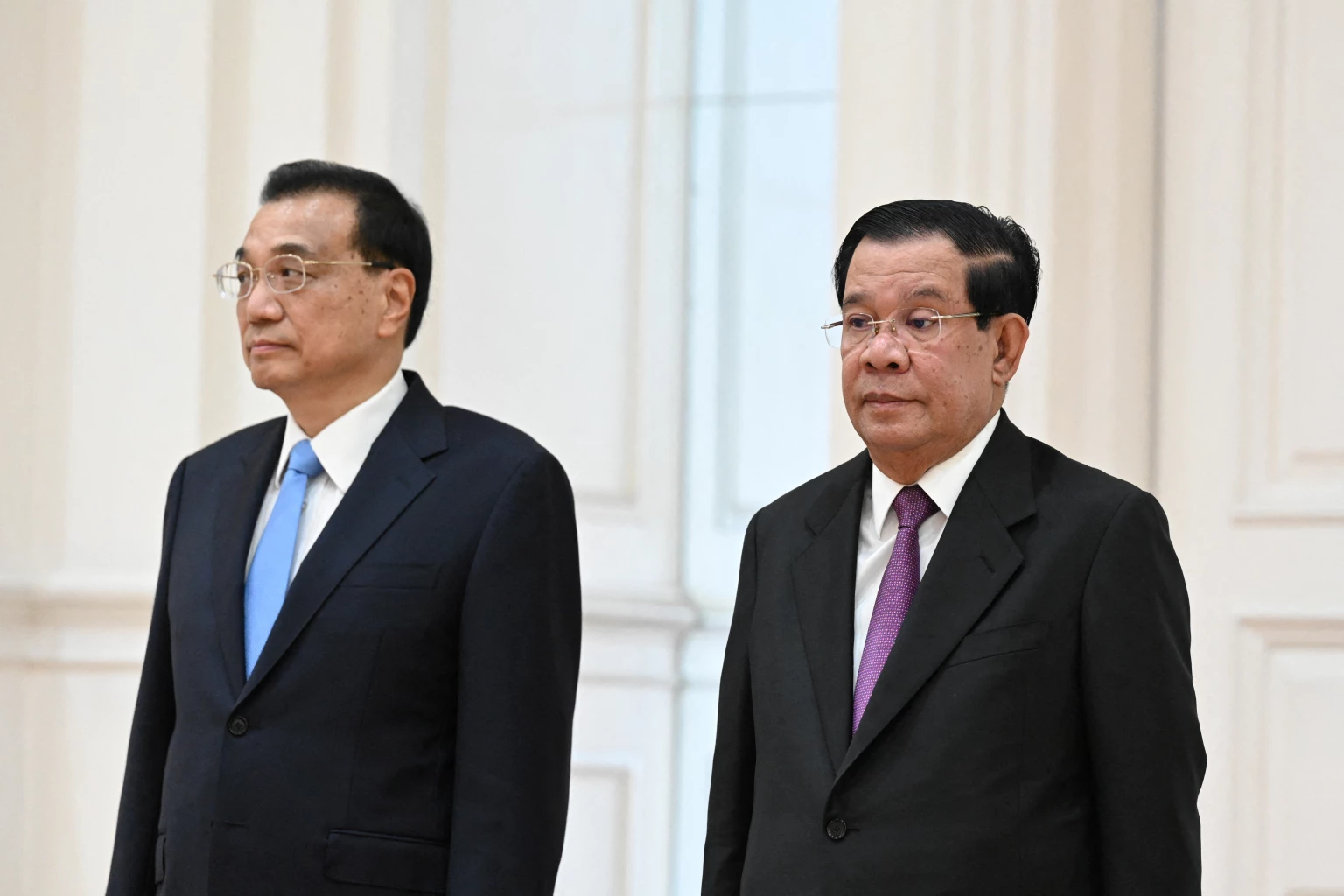 Chinese premier holds talks with Cambodian PM on bilateral cooperation