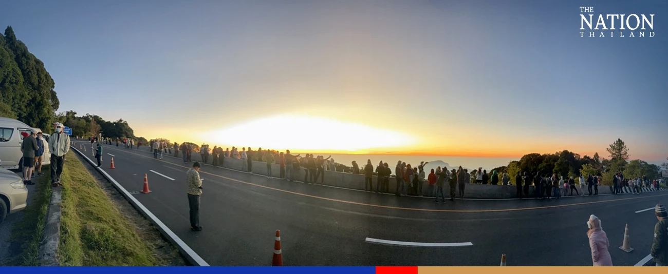 Thai city folk rush up North as mercury drops