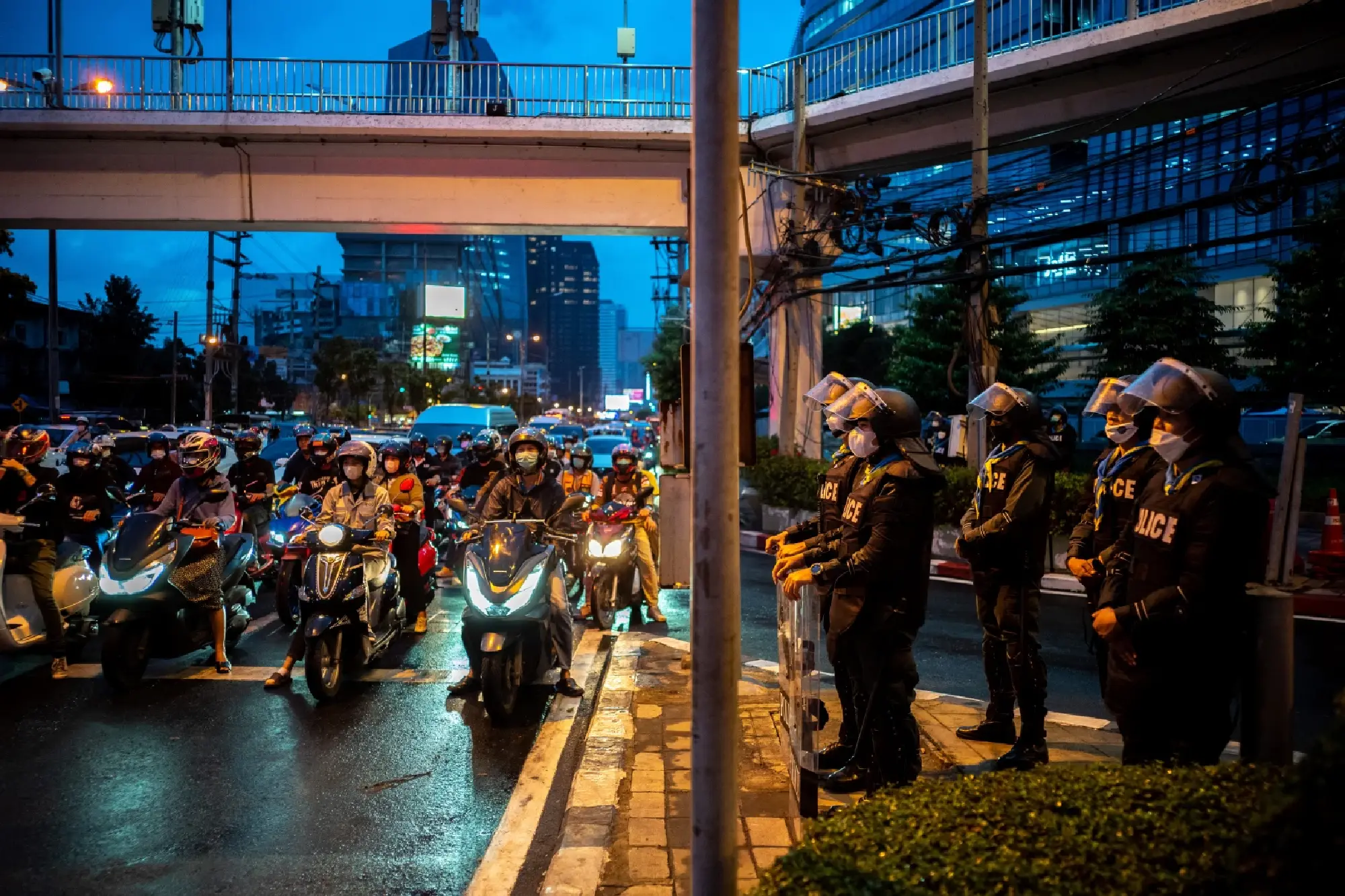 Riot police officers stand guard near the Queen Sirikit National Convention Center where the APEC summit will be held, in Bangkok, Thailand, November 14, 2022. REUTERS/Athit Perawongmetha