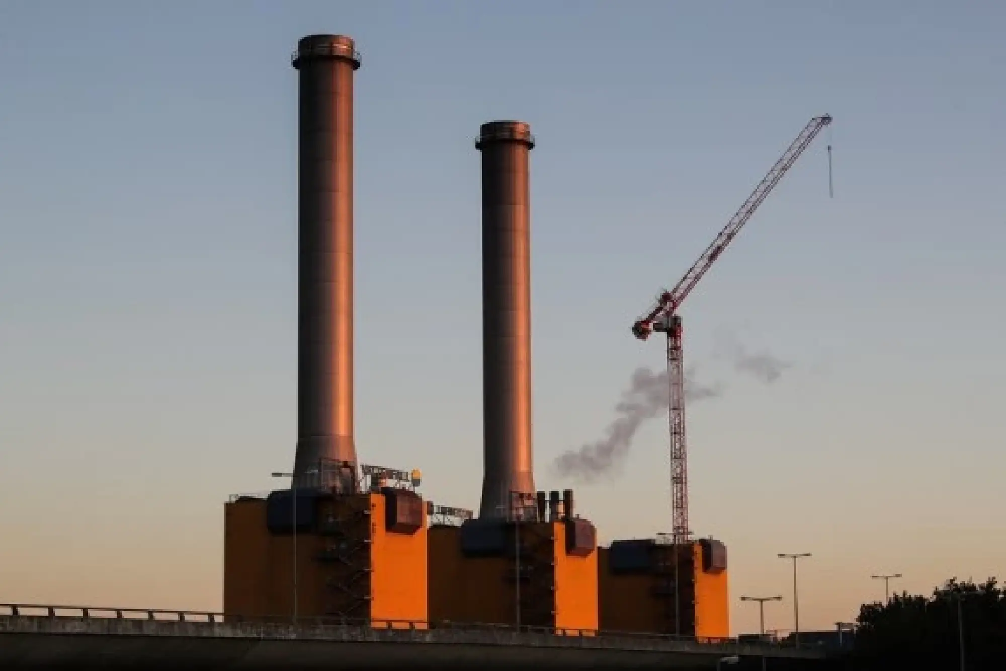 Photo taken on Oct. 9, 2021 shows stacks being torn down aiming to achieve carbon neutrality at the Berlin-Wilmersdorf power station in Berlin, capital of Germany.