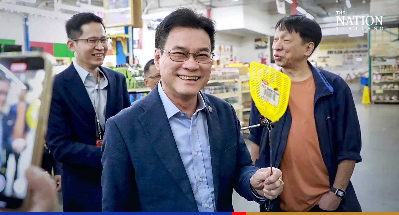 Jurin visits Thai owner of mega importer in LA, promotes Thai films at AFM event