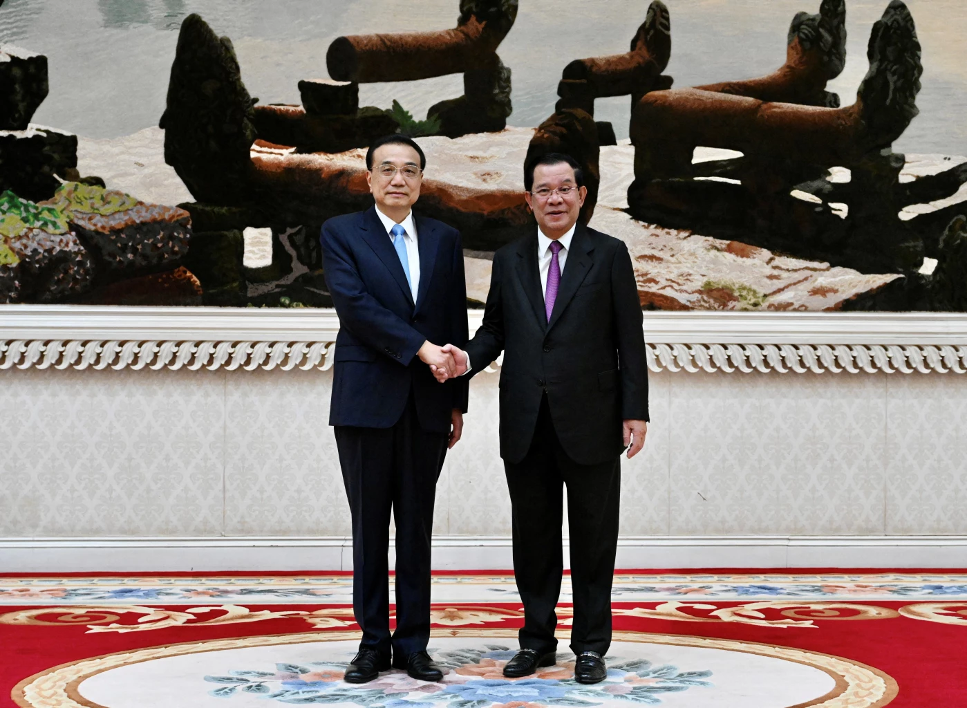 Chinese Premier Li Keqiang and Cambodian Prime Minister Hun Sen