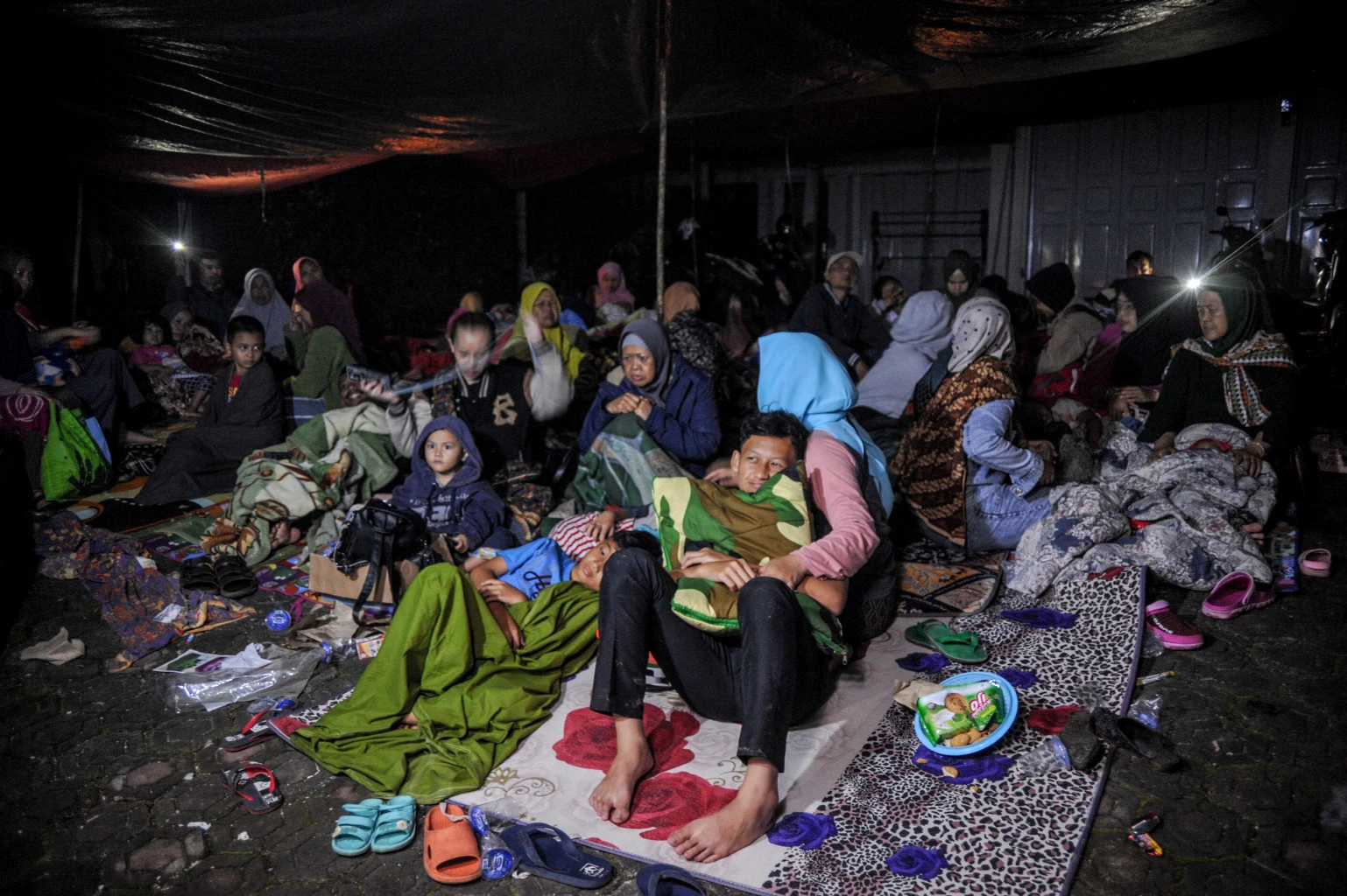 More than 160 dead, hundreds injured after 5.6 earthquake hits Indonesia