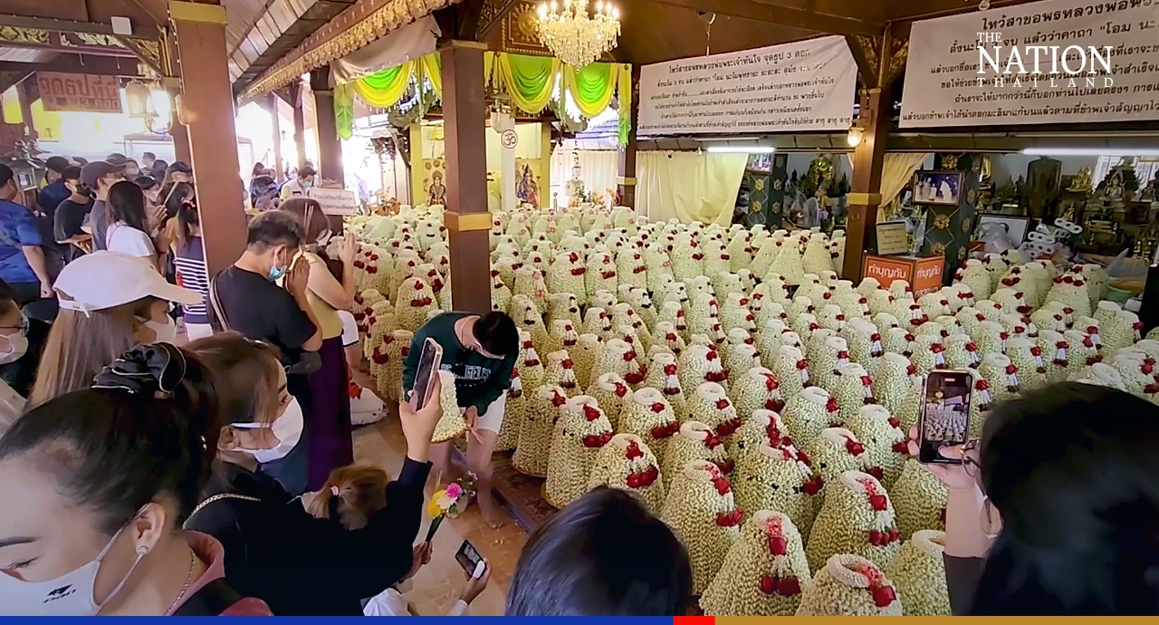 Devotee showers 429,000 garlands on Buddha idol in Chiang Mai to fulfil vow
