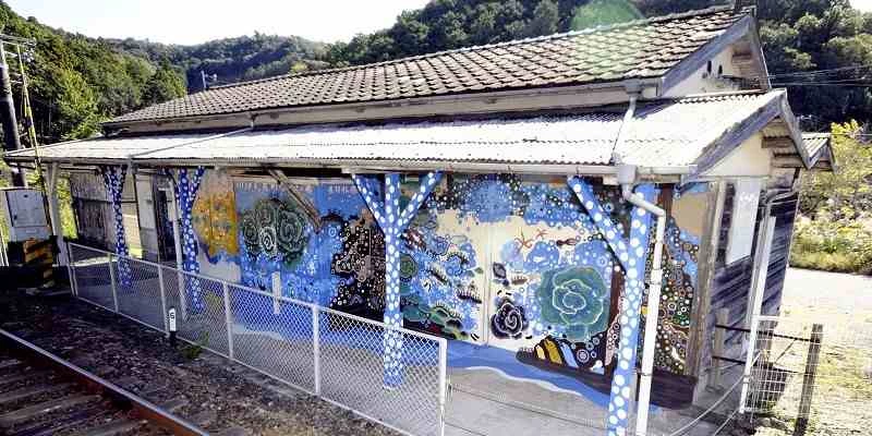The exterior of JR Kii-Arita Station, as painted by Yume Matsuo The Yomiuri Shimbun