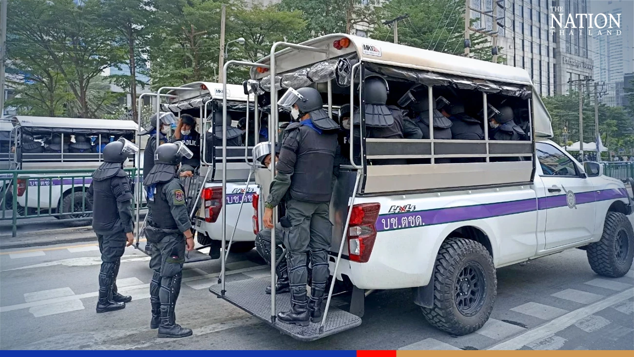 Prawit instructs govt agencies to help police keep law and order during Apec Summit