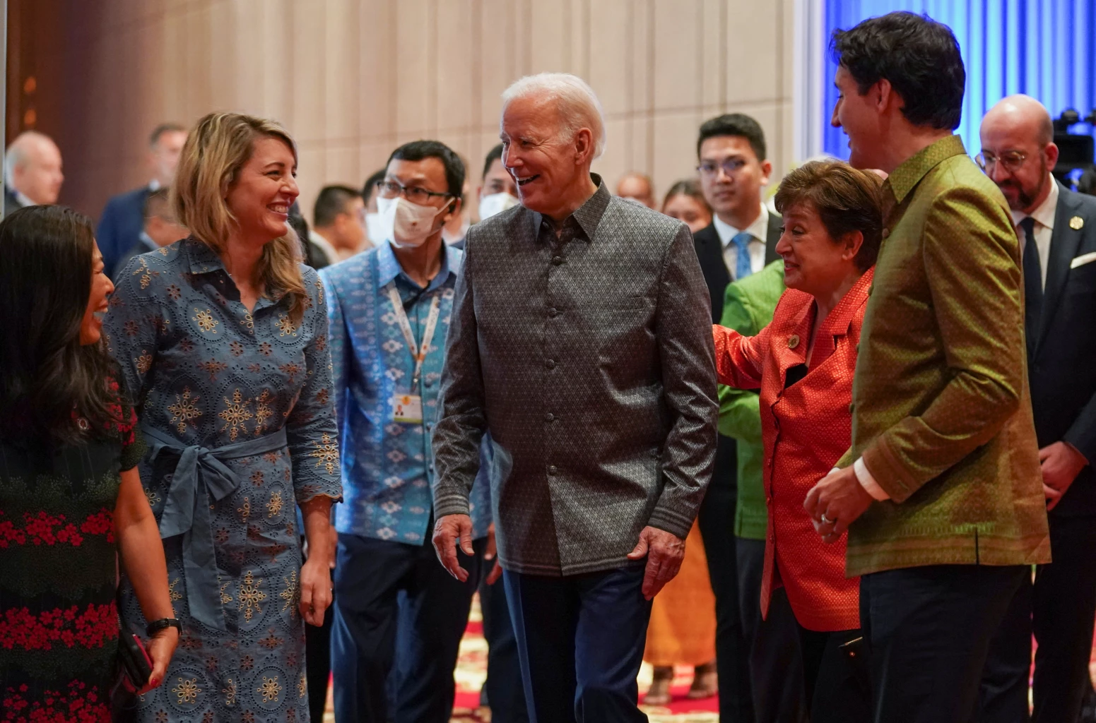 World and Asean leaders attend gala dinner at summit in Cambodia