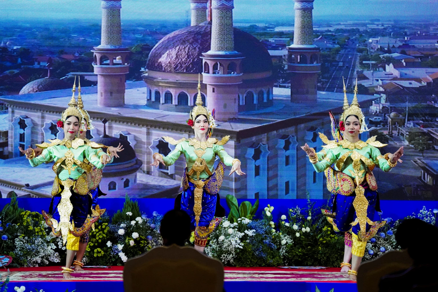 Asean leaders join the opening session of summit in Cambodia