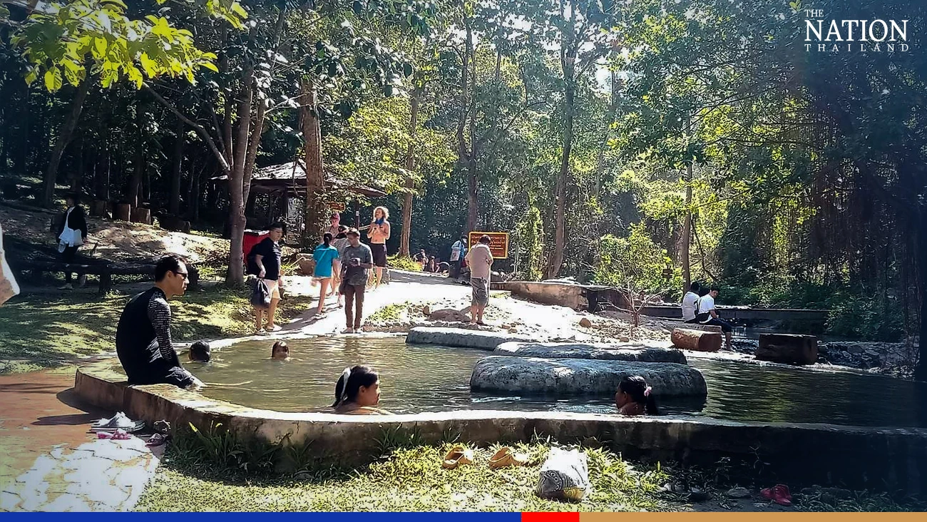 Thai city folk rush up North as mercury drops