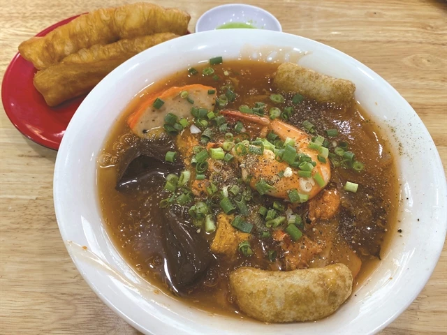 Rice noodle soup for crab lovers