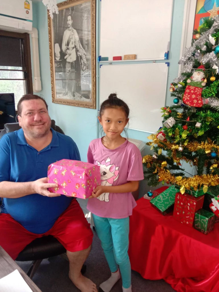 Christmas cheer for needy Bangkok children 