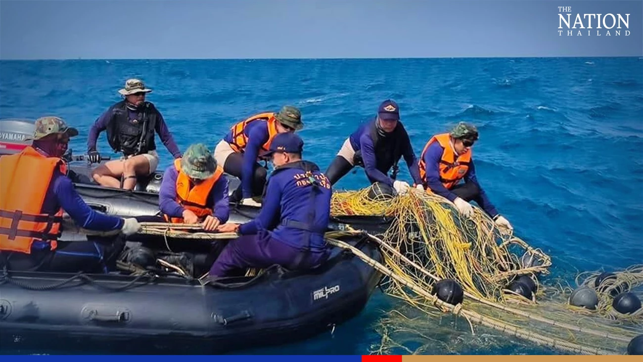 First underwater images of HTMS Sukhothai surface as divers search wreck