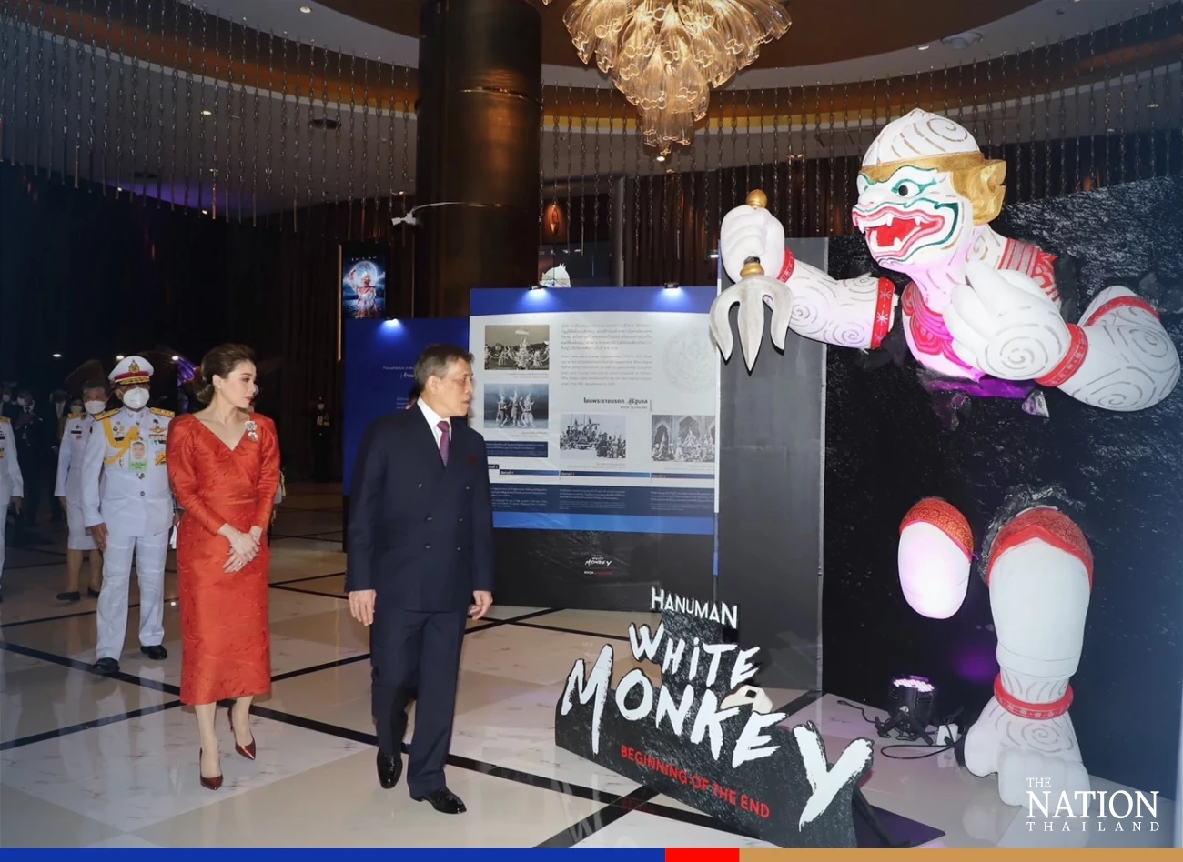 Their Majesties attend Khon film premiere, exhibition at Siam Paragon