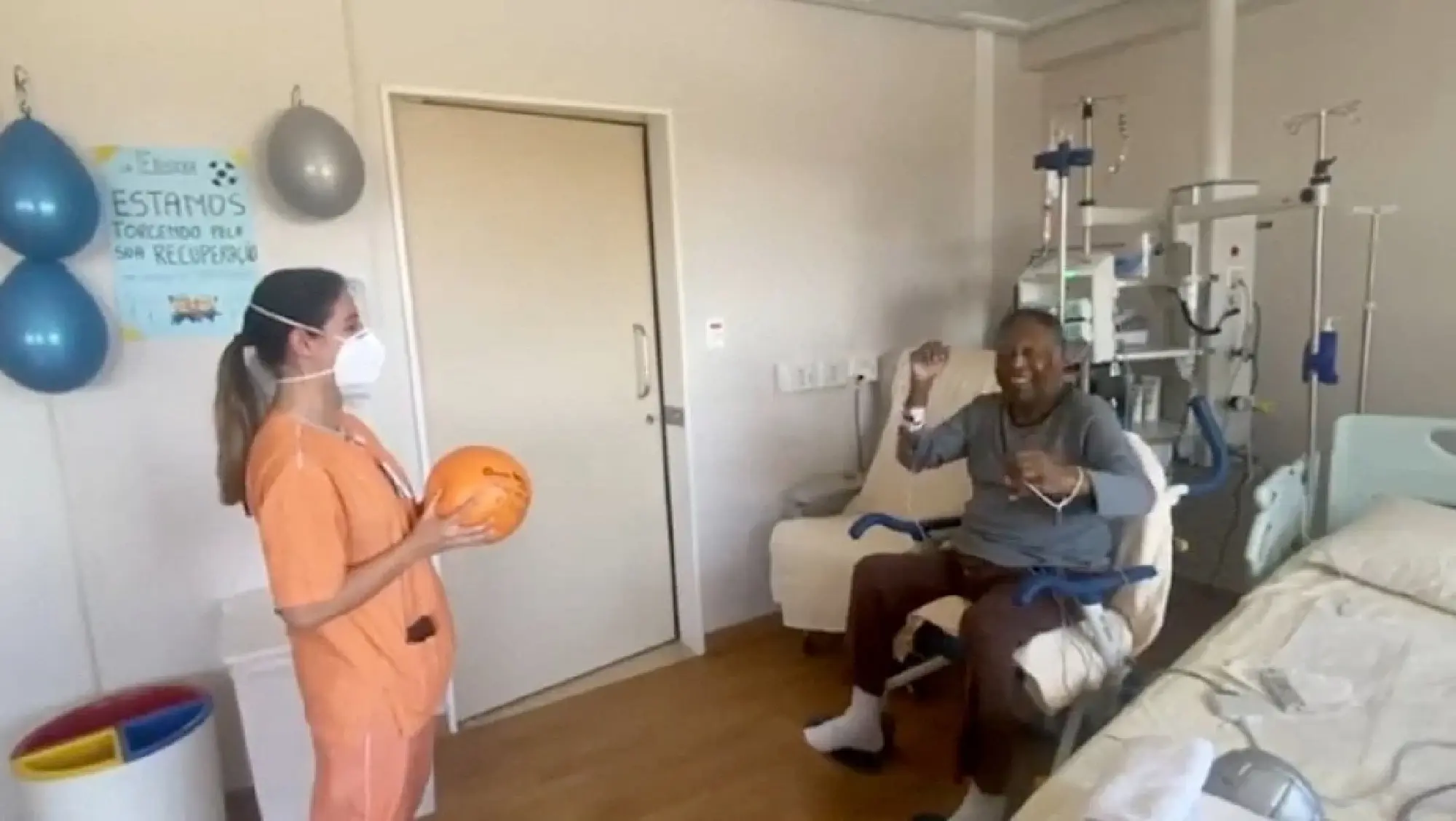 Brazilian soccer legend Pele tosses a ball with physical therapist Kamila in Sao Paulo, Brazil in this still image obtained via undated social media video released on Pele's Instagram page September 28, 2021. 