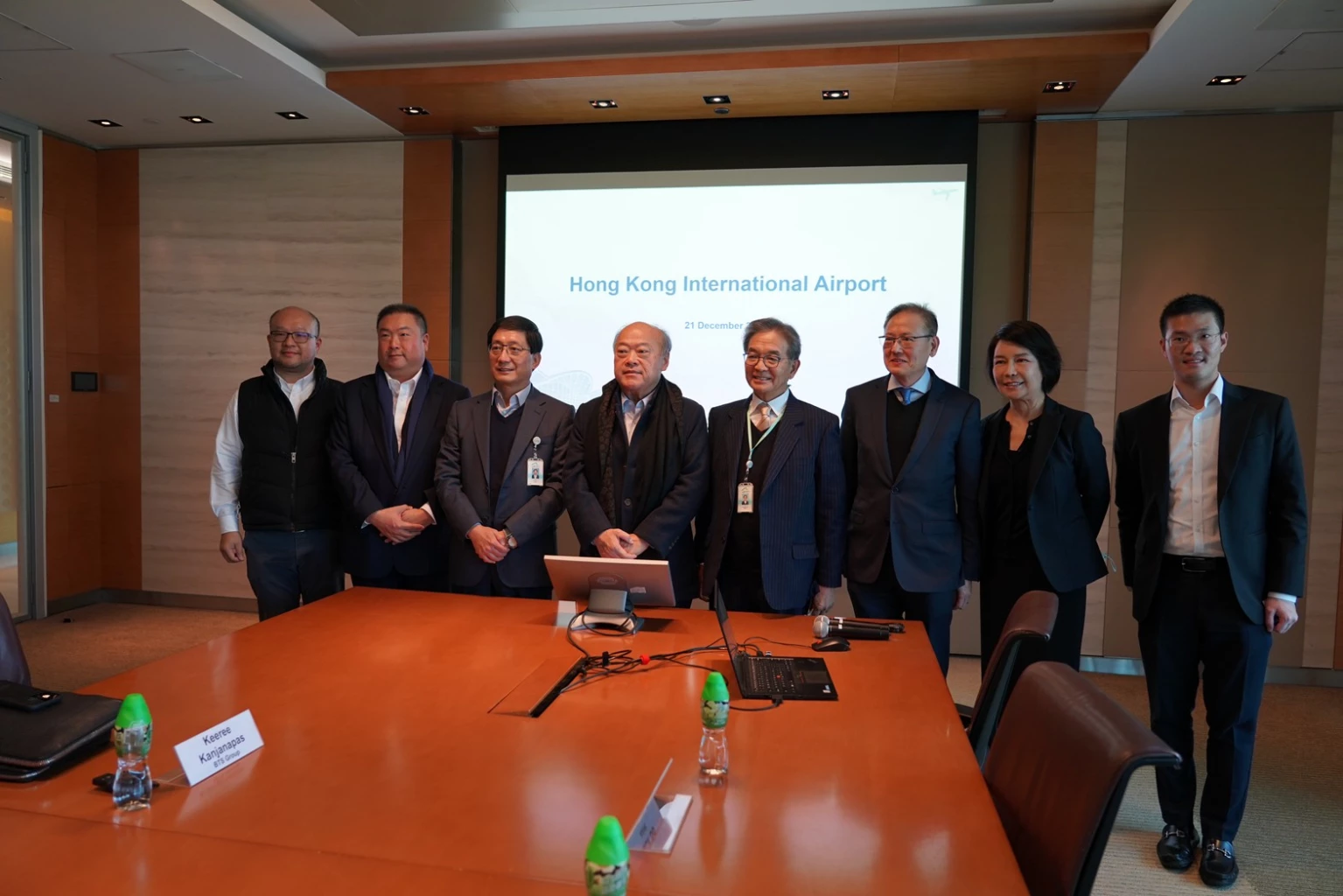 UTA executives visit Hong Kong International Airport
