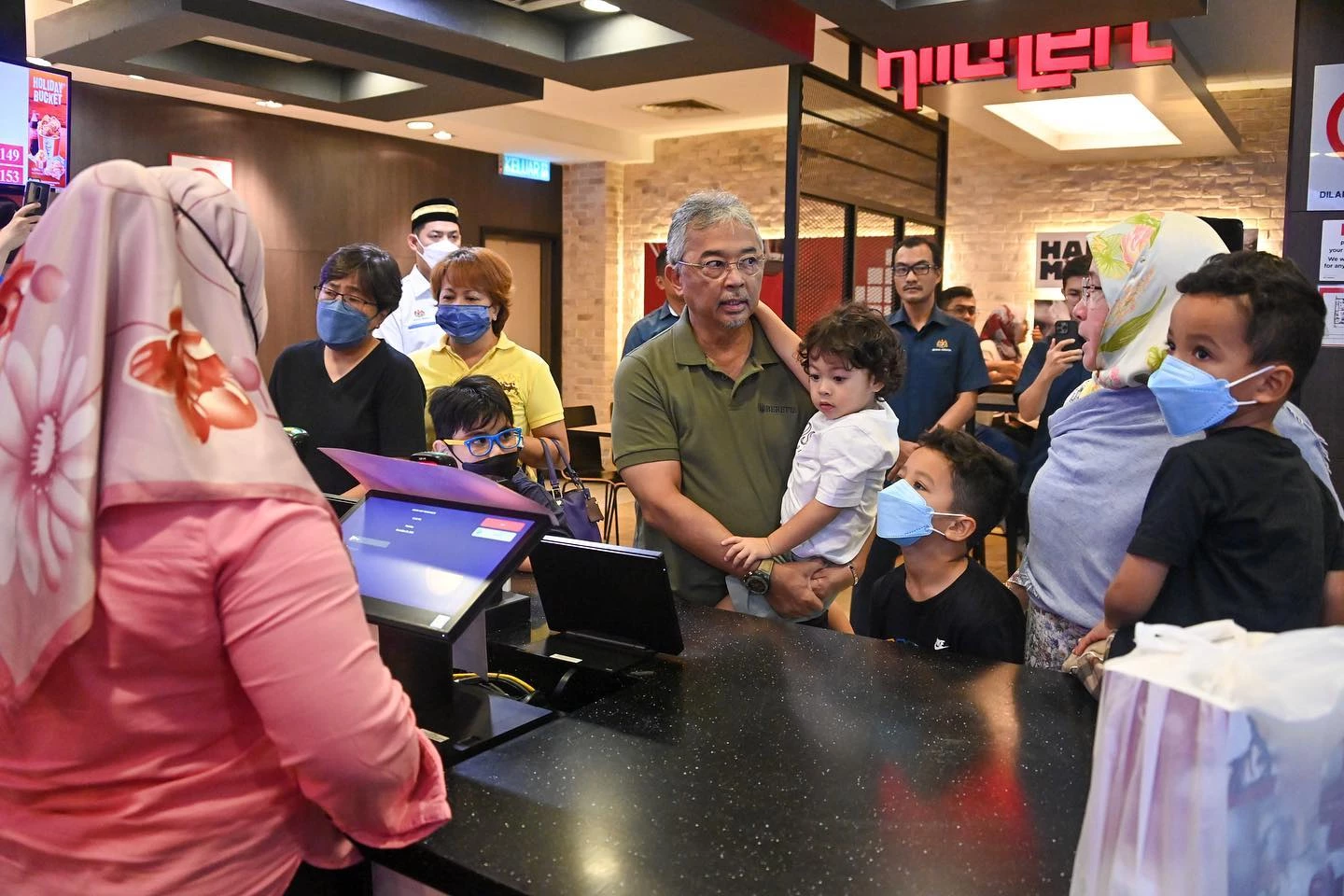 Malaysian royals’ stop at Kuala Lumpur KFC delights staff, diners