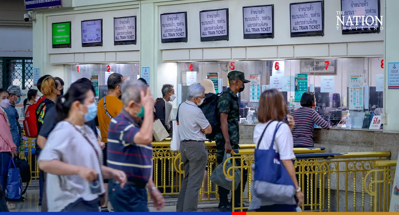 Hua Lamphong buzzing as scores of Bangkokians head out for New Year