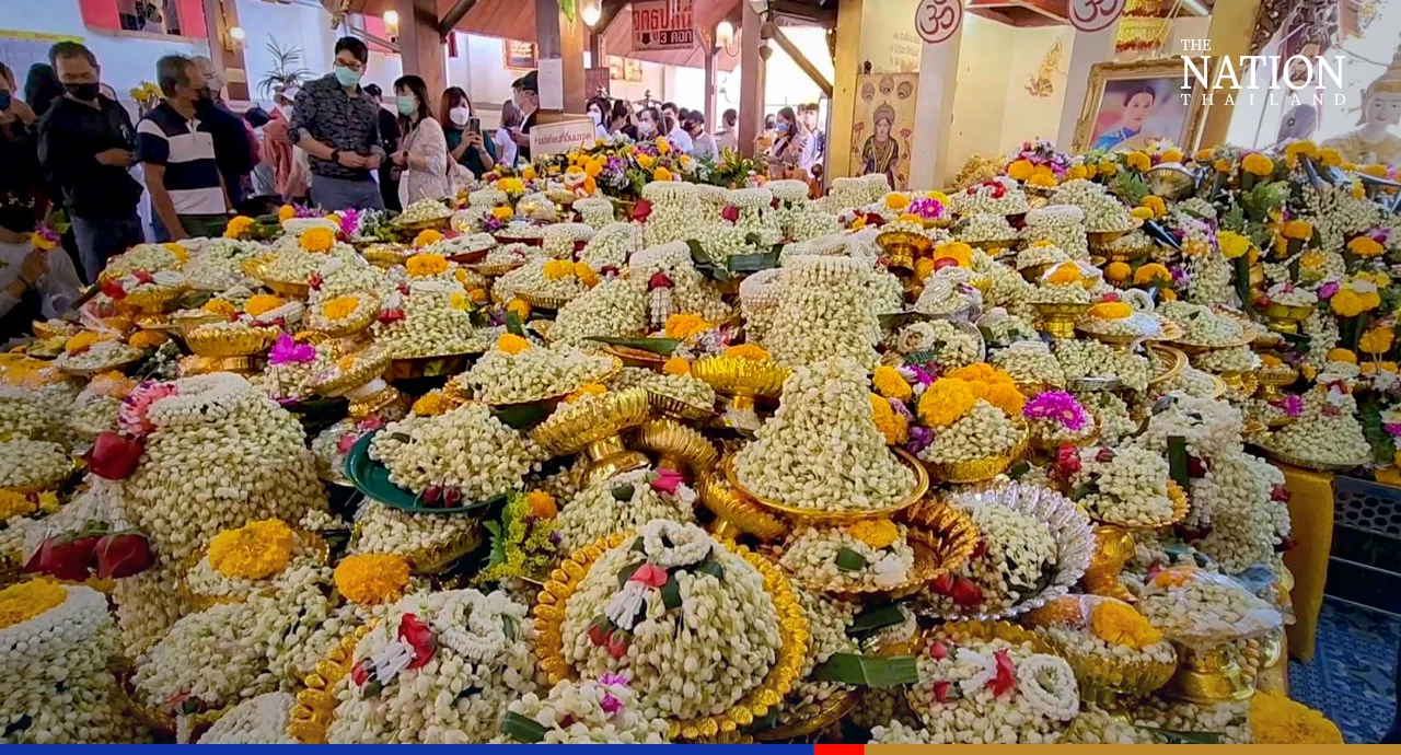 Devout Chiang Mai Buddhists call on 'Luang Por Tan Jai' for a lucky, healthy 2023