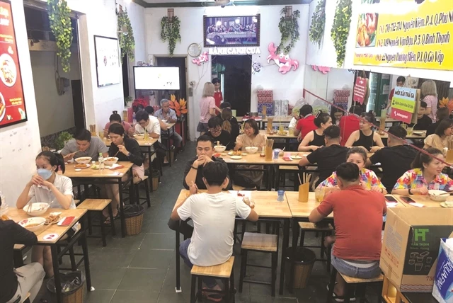 Rice noodle soup for crab lovers