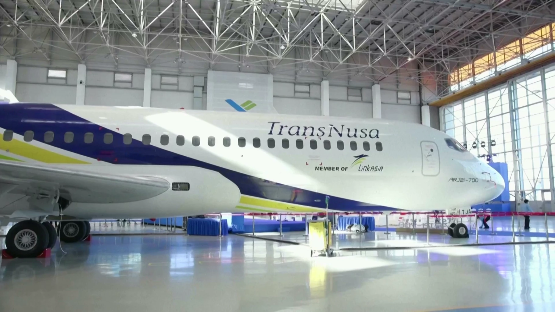 China makes first overseas delivery of homemade ARJ21 jetliner